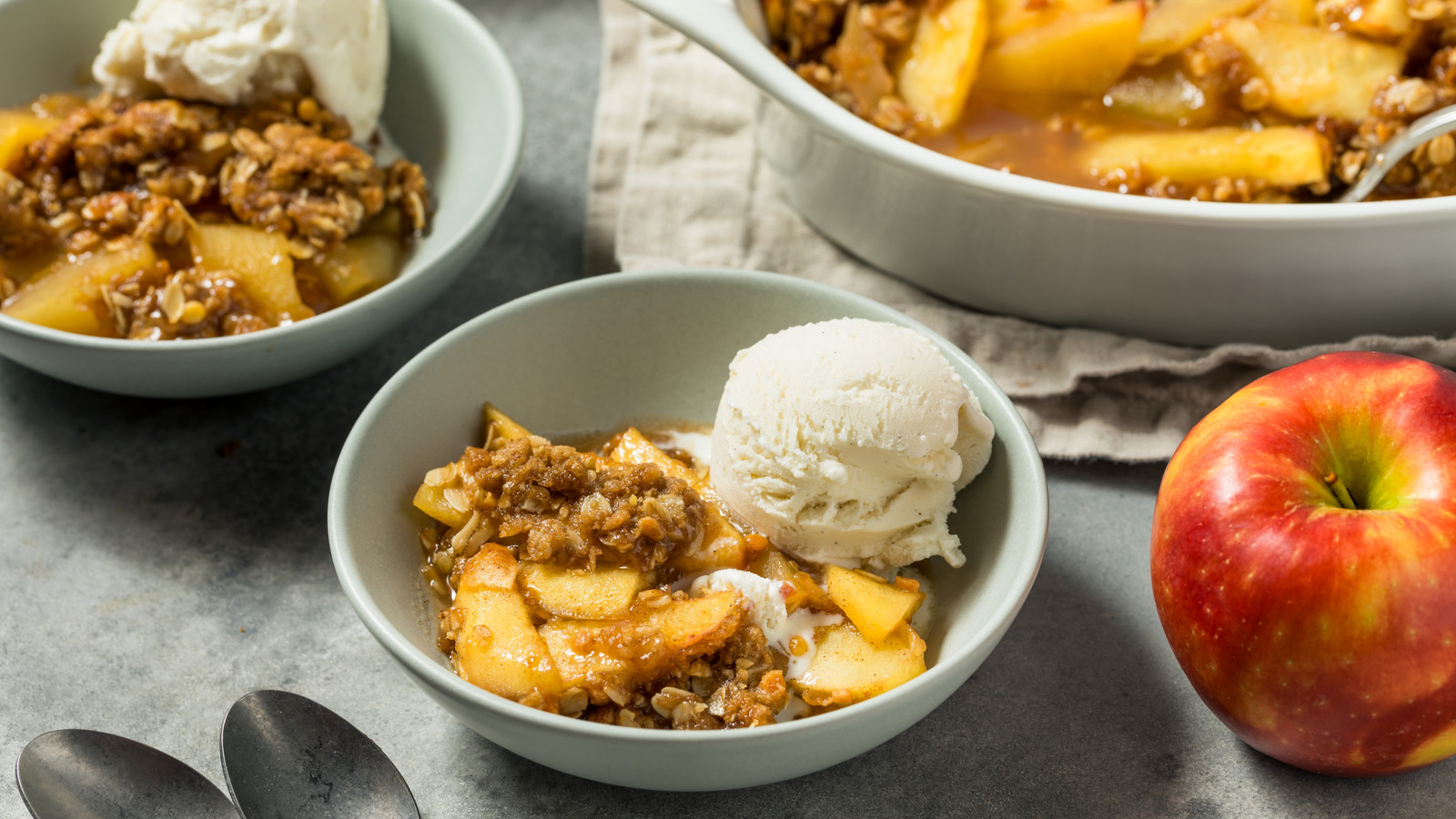 Freeze or Refrigerate? Apple Crisp Storage & Serving Tips